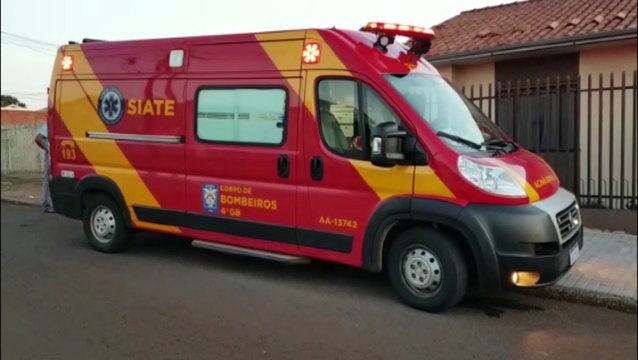 Criança de 11 anos fere a cabeça ao cair de muro em imóvel na Rua Mauro Tolentino, no Nova Cidade