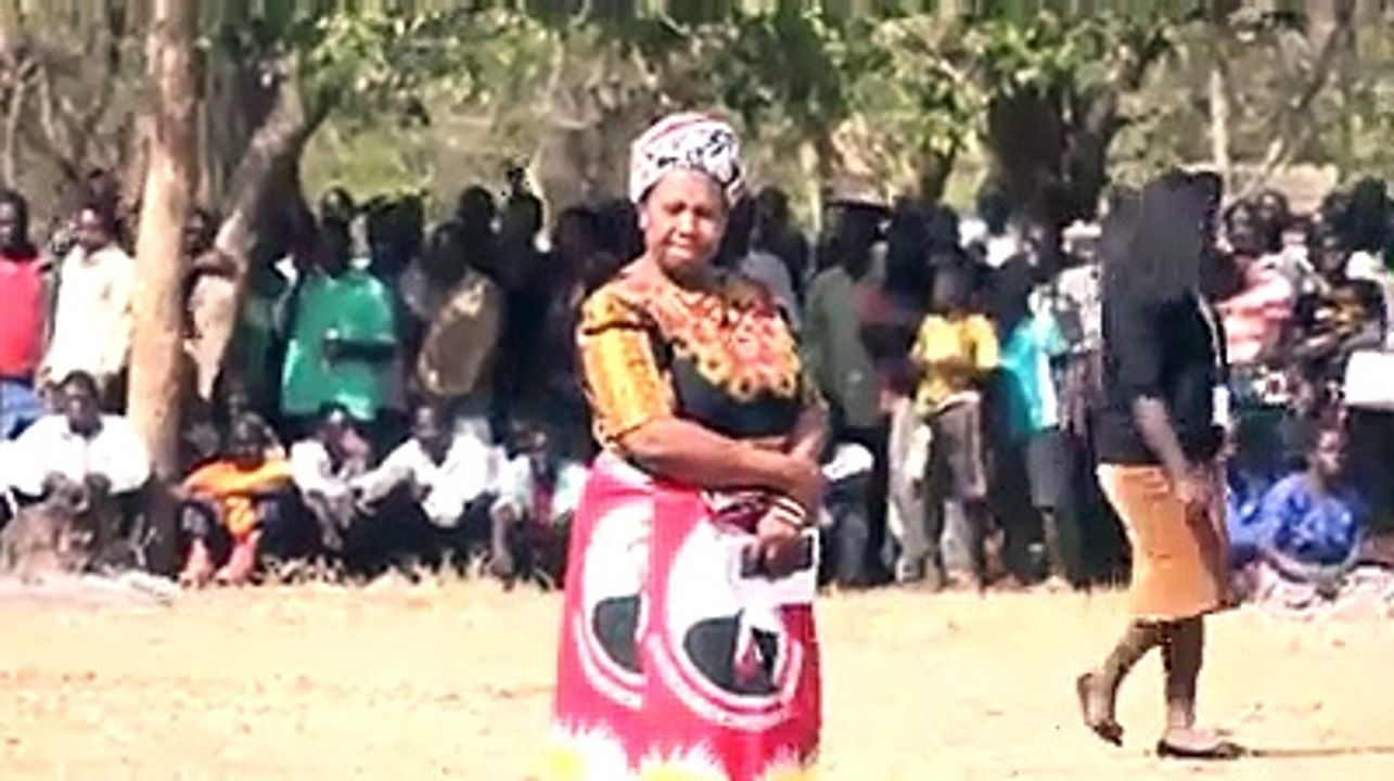 Des élections au Malawi ,pas besoin de cartes d'électeurs ou autre. On se met derrière son candidat,