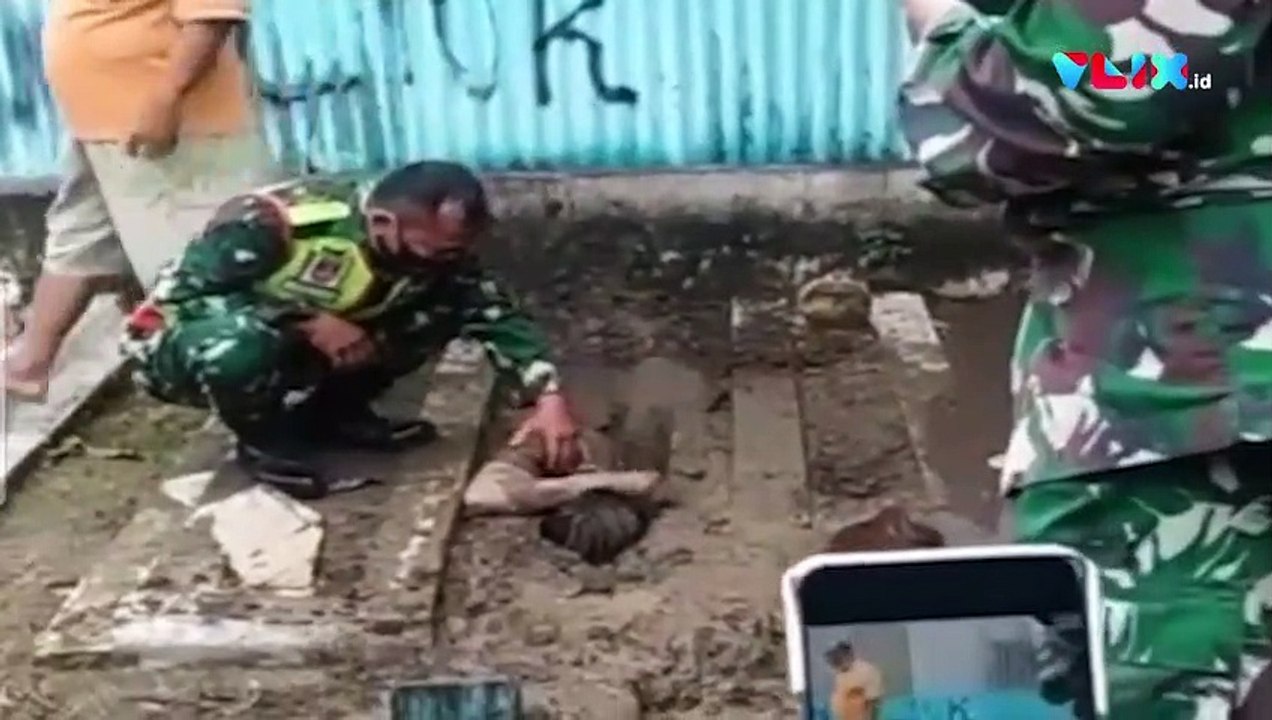 Geger Pemuda Tegal Kubur Diri Hidup-hidup di Pe...