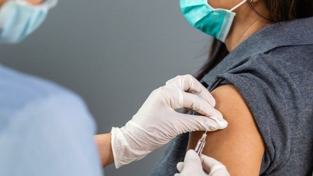 Bilim Kurulu üyesi: Aşılanmak, hastalığın bulaşmayacağı anlamına gelmez