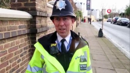 İngiltere'de 30 yıldır görev yapan Türk polise Kraliçe Elizabeth tarafından ödül