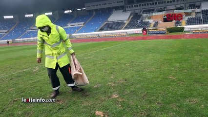 بعد غرقها في مياه الأمطار.. أشغال إصلاح أرضية ملعب _دونور_ قبل لقاء الوداد وستاد مالي