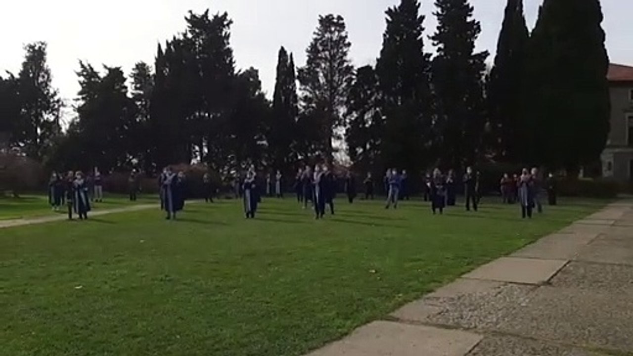Boğaziçili akademisyenler, rektörlük binasına sırtlarını bir kez daha döndüler