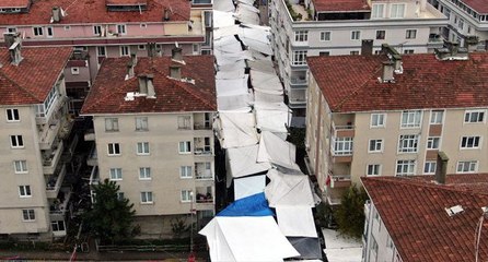 Balkonları çöken binanın önüne yeniden pazar yeri izni verildi