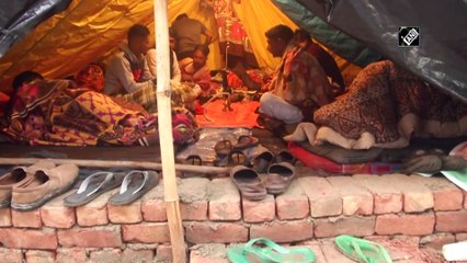 टिकरी बॉर्डर पर कठोर मौसम का सामना करने के लिए किसानों ने बनाये अर्ध-पक्के आश्रय