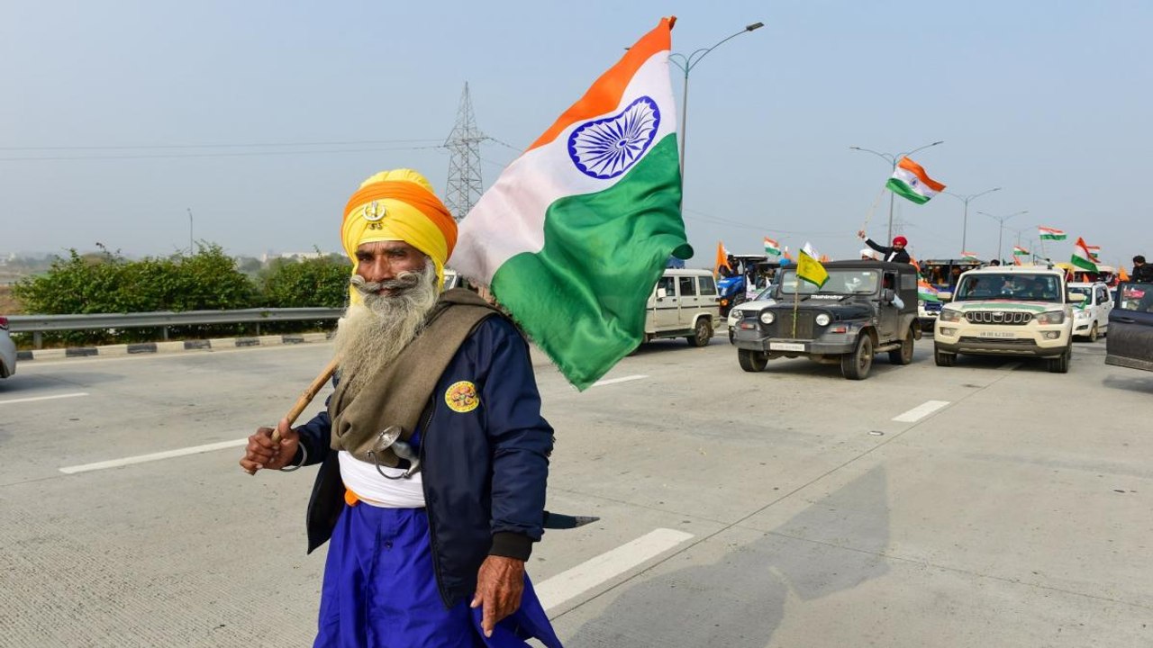 Farmers rallying on tractors, see Delhi Border's condition