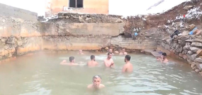 Bitlis'teki kaplıca ziyaretçi akınına uğruyor