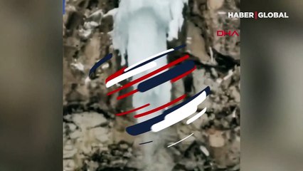 Rusya'da şelaledeki buz sarkıtı can aldı: 1 ölü, 6 yaralı