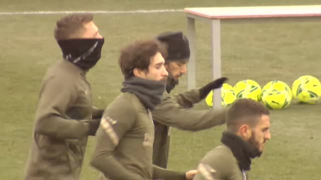 Caras largas en la vuelta al trabajo del Atlético tras su eliminación en Copa