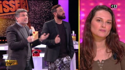 Elodie met un râteau à Yann !