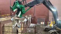 Cette pelleteuse dinosaure va faire votre journée