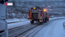 Bomberos de Castellón auxilian a un camión bloqueado por la nieve
