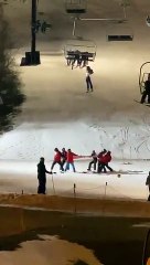 Así fue el rescate de una mujer que  quedó colgando de una telesilla