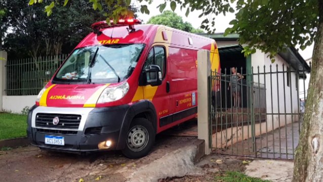 Idosa é socorrida pelo Siate após cair de cama em residência na Rua Carlos Chagas, no Pacaembu