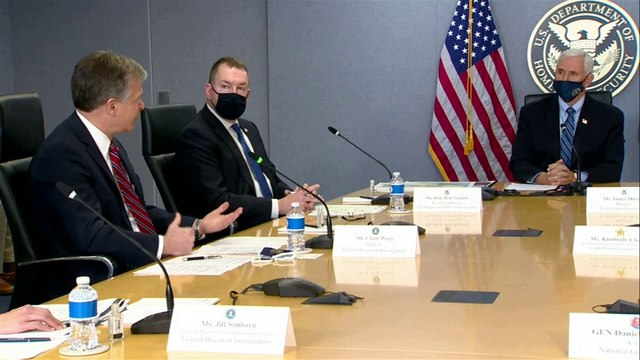 États-Unis: le directeur du FBI avertit Mike Pence sur une quantité considérable de conversations inquiétantes en marge de l'investiture