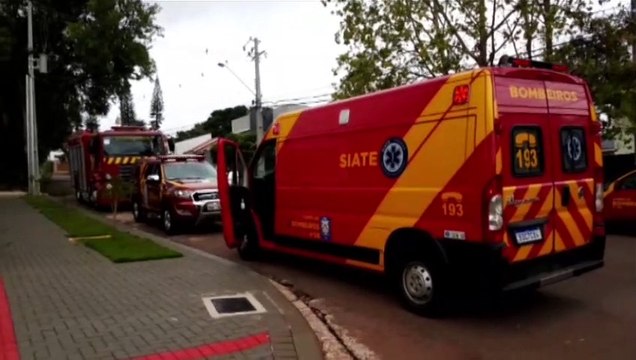 Trabalhador fica pendurado em prédio enquanto realizava serviço externo