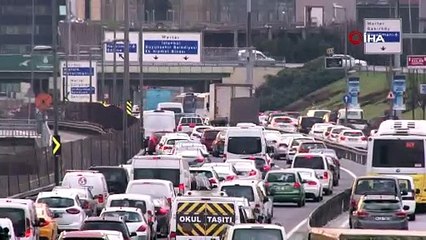 İstanbul’da haftanın son gününde trafik yoğunluğu