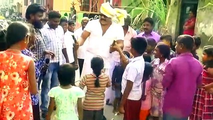 மன்சூர் அலிகான் குழந்தைகள், பொதுமக்களுடன் சேர்ந்து ஆடல்,  பாலுடன் பொங்கல் கொண்டாடினார் - வீடியோ