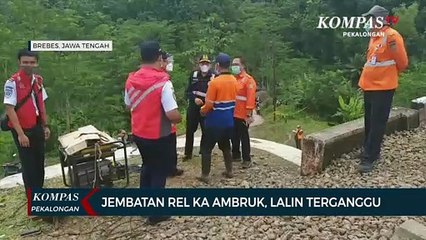 Jembatan Kereta Ambruk, Lalu Lintas Terganggu
