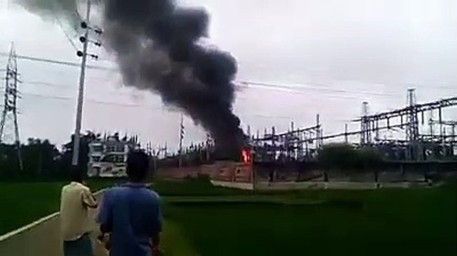 ময়মনসিংহে বিদ্যুৎ উপকেন্দ্রে আগুন; অন্ধকারে ময়মনসিংহ সহ ৪টি জেলা _ Vumika News _ PDB Fire News (5)