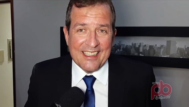 Prefeito Tyrone chora durante sua posse no dia 1º de janeiro 2021