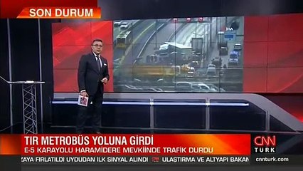 SON DAKİKA: TIR E-5'teki bariyerlere çarptı, trafik kilitlendi | Video