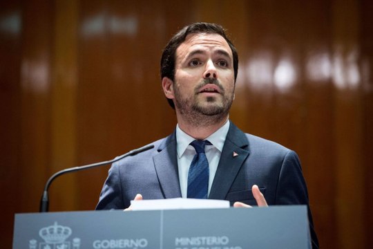 Alberto Garzón sufre un apagón al llegar al Gobierno y olvida su promesa de bajar el recibo de la luz