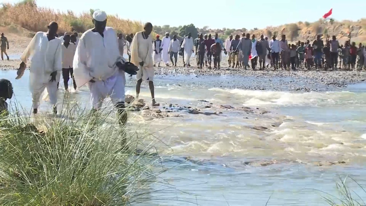 عودة مزارعين سودانيين إلى أراضيهم عند الحدود السودانية الإثيوبية