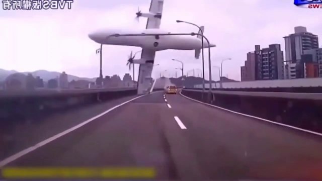 Top 10 Most Dangerous Airplanes Crash Accident Caught On Camera Compilation 2021