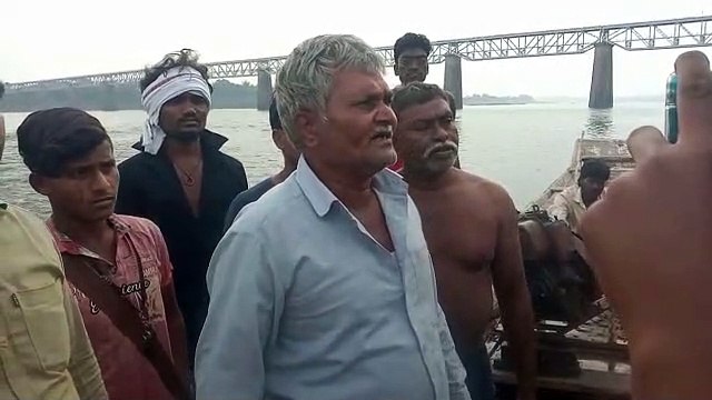 नर्मदा नदी में यात्रियों से भरी नाव पलटी, नाव में इंदौर और मोरटक्का के स्थानीय लोग सवार थे