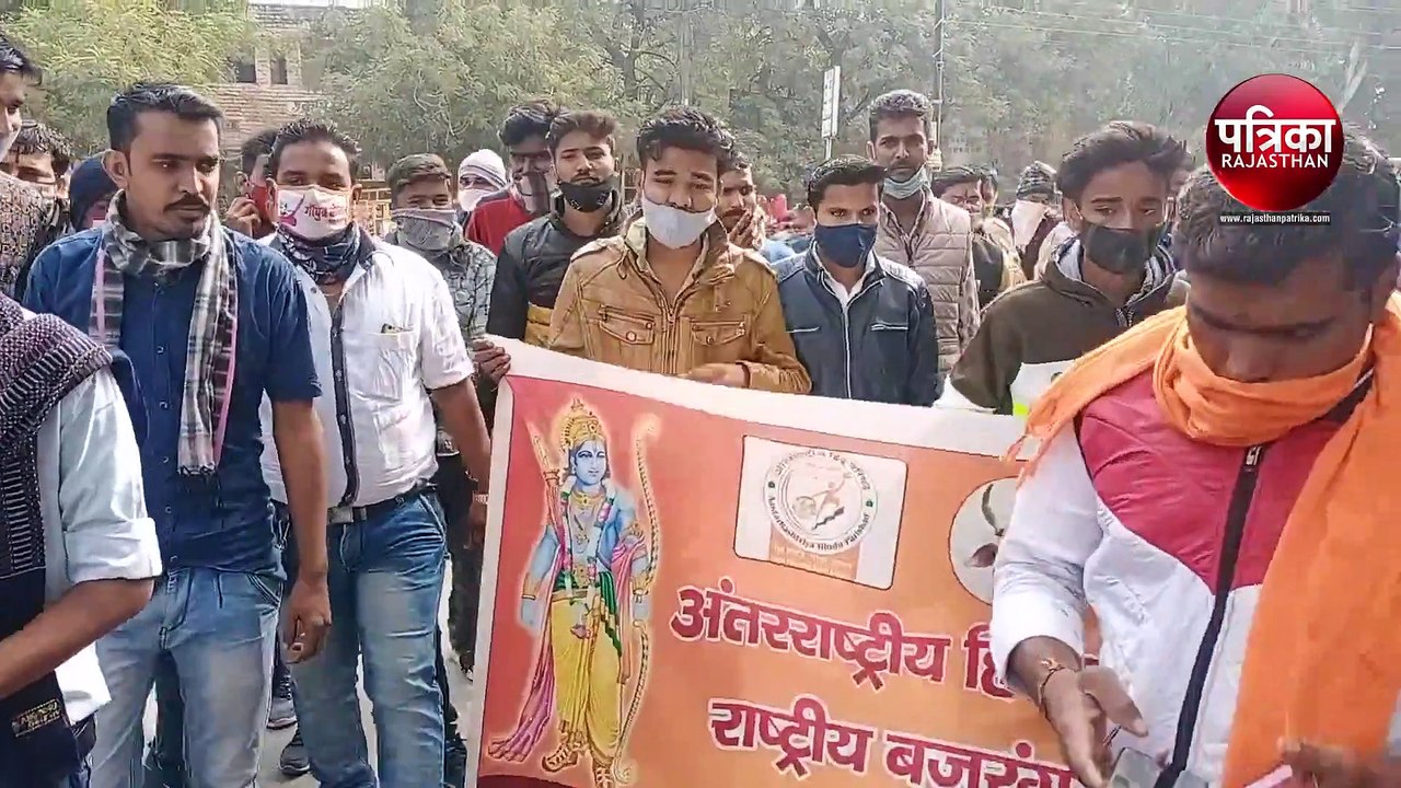 VIDEO : प्लास्टिक थैलियों पर बैन लगाने की मांग को लेकर किया प्रदर्शन, कलक्टर को सौंपा ज्ञापन