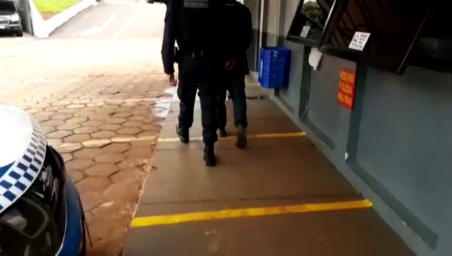 Jovem com mandado de prisão em aberto é detido pela GPOM na Av. Tito Muffato