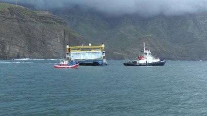 Desembarco de los 59 pasajeros del ferry Bentago Express encallado