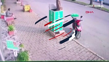 Kaldırımda oturup çay içerken ölümle burun buruna geldi