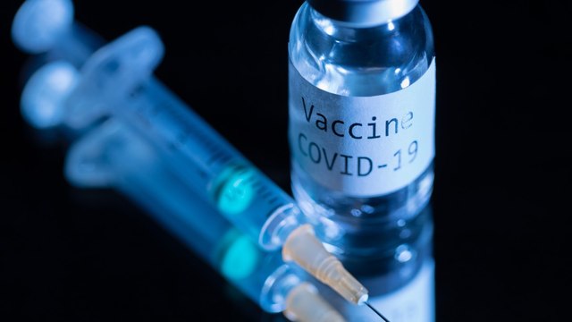 ¿Es segura, domina la mente y provoca esterilidad? Algunos mitos de la vacuna contra el covid-19