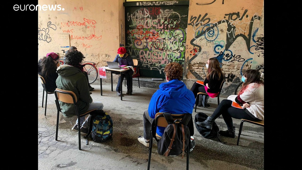 Flashmobs gegen Fernunterricht: 'Lasst uns zurück in die Schule'