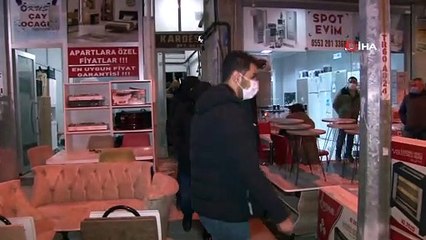 Kadın ve çocuk ayakkabısı konularak ev süsü verilen yerde 33 kişi kumar oynarken yakalandı