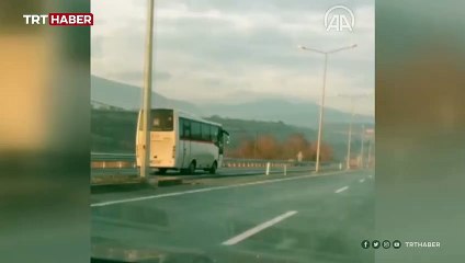 Ters giden midibüsün tehlike saçtığı anlar kamerada