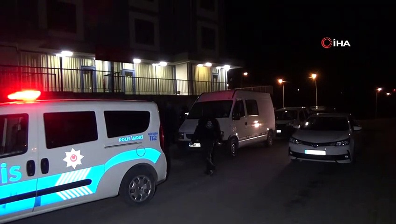 Uygulamadan kaçıp polise yakalandı, gazetecileri görünce maskeyi yüzüne kapattı