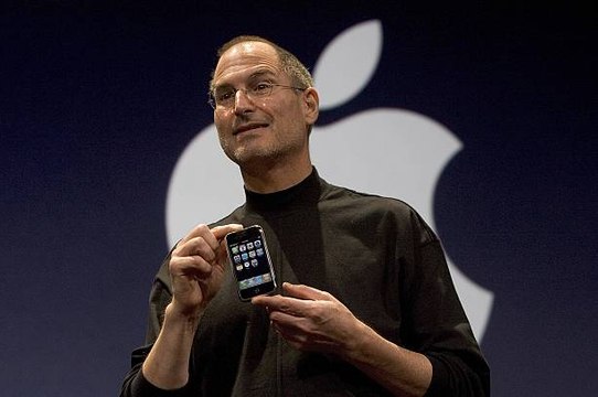 This Day in History: Steve Jobs Debuts the iPhone (Sat., Jan. 9)