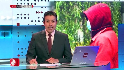 Tiene 14 años y junto a su mascota, vive en una casita de perros en una plaza en La Paz