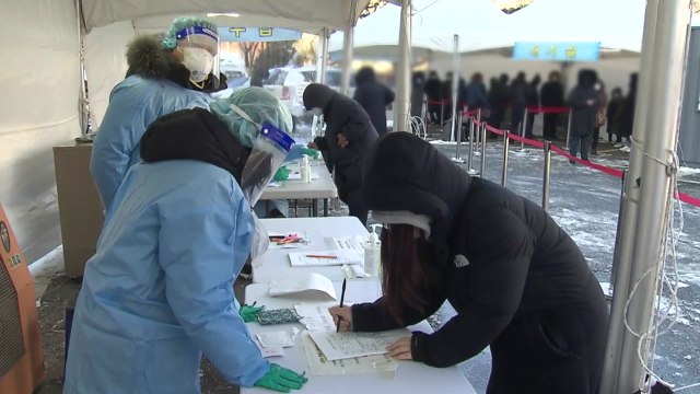 신규 확진 641명...방역당국 3차 대유행 '정점' 지나 / YTN