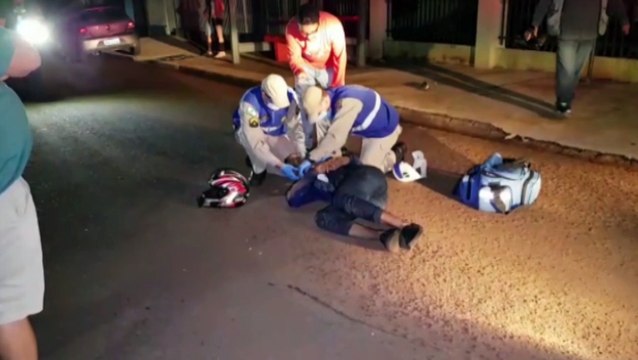 Colisão entre carro e moto deixa homem ferido na Avenida Piquiri, no Jardim Melissa