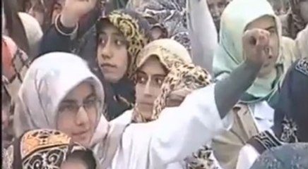 Bu videoyu izleyen yandaşlar "türban eylemi yapanlar da teröristmiş" diyecek