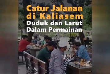 Catur Jalanan di Kaliasem, Duduk dan Larut Dalam Permainan