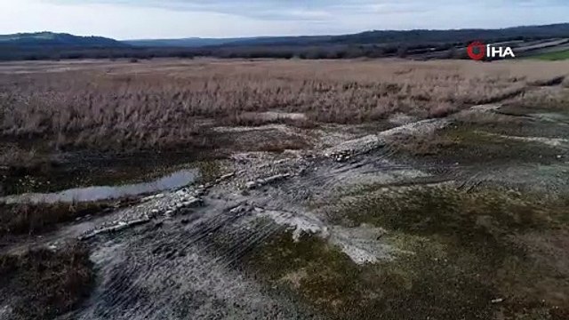Sular çekilince Roma döneminden kalma tarihi yol ortaya çıktı