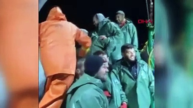 Balıkçıların ağına dev 'ay balığı' takıldı