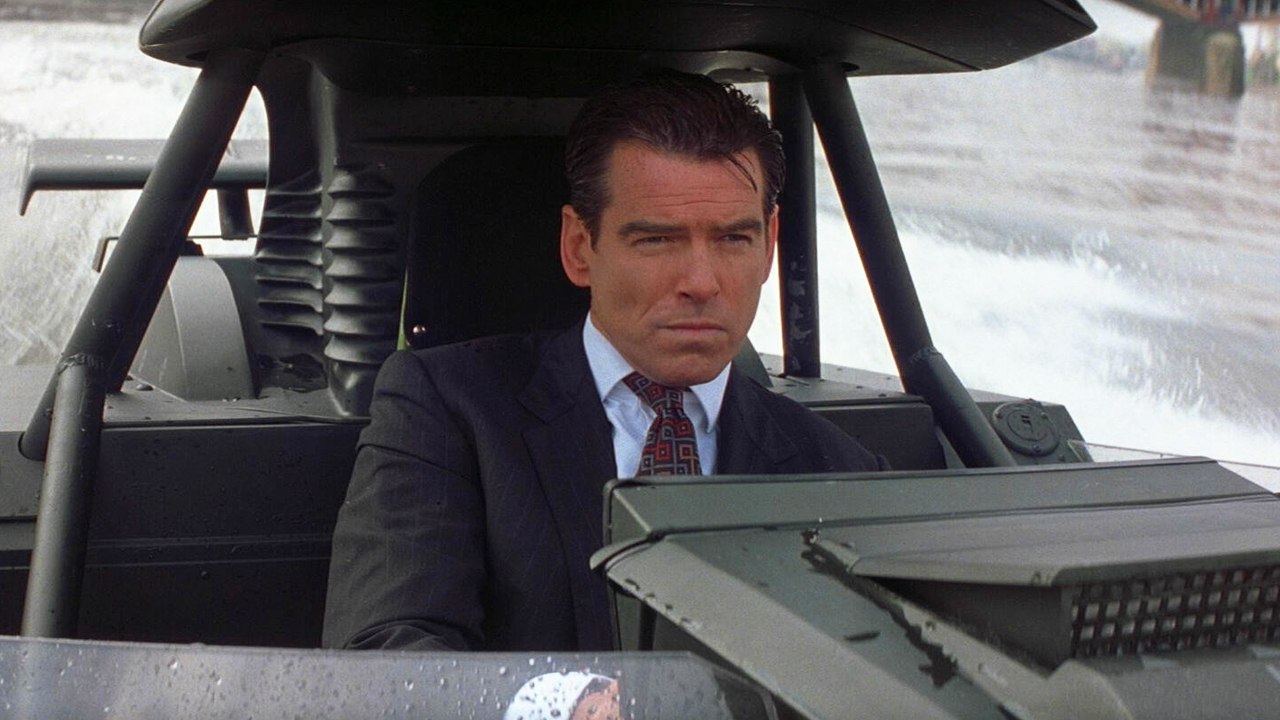 James Bond 007 - The World Is Not Enough - Opening Scene (English) HD