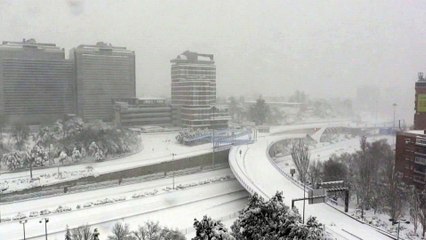 La M-30, totalmente intransitable por el temporal de nieve