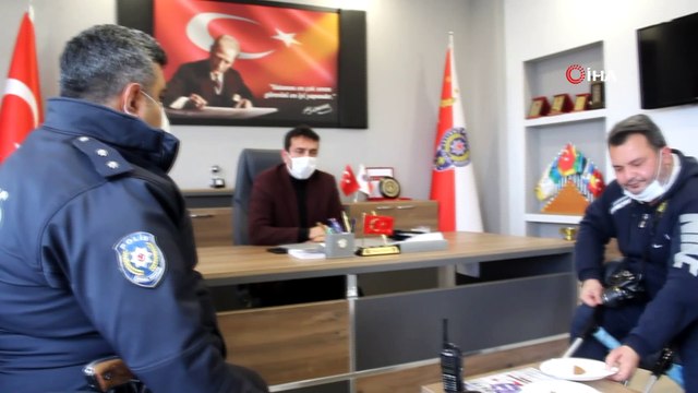 Ayvalık Polisi’nden gazetecilere pastalı jest